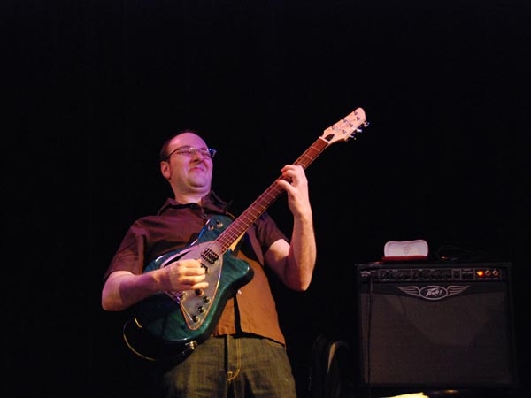 Blue Exercise rocken den Jazz-Club. – Andi Schnoz, ...
