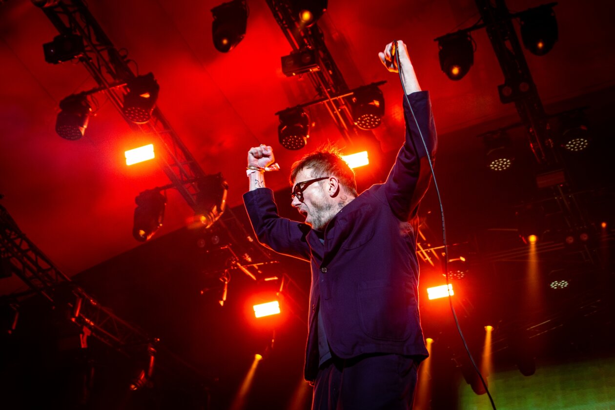 Damon Albarn und Kollegen nach acht Jahren Pause zurück auf Europas Bühnen. – Blur.