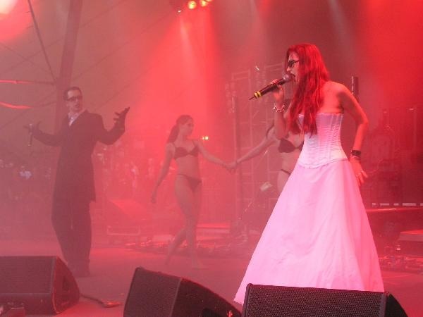 Mussten mit dem aufziehendem Sturm kämpfen: Blutengel. – 