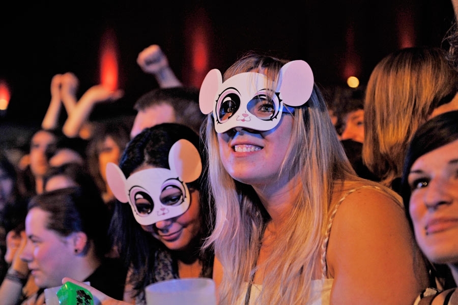 2011: Bühnenzirkus galore in der Live Music Hall. – Bonaparte.