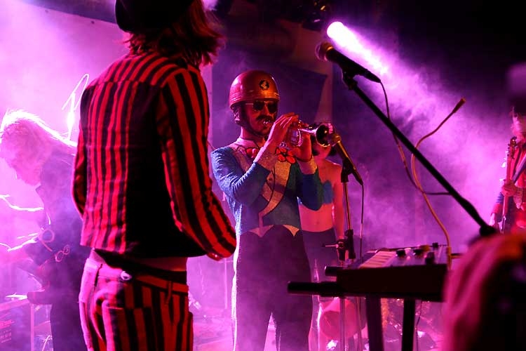 Bonaparte – R'n'R-Zirkus im St. Gallener Kugl. – Guggemusig 2.0.