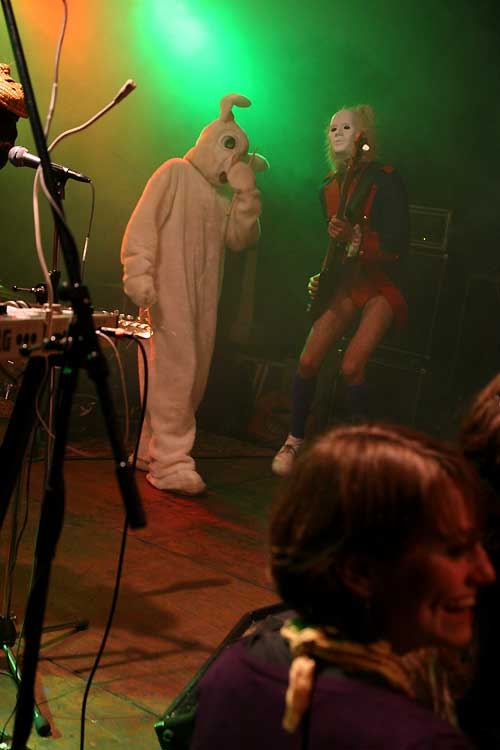 Bonaparte – R'n'R-Zirkus im St. Gallener Kugl. – Hase und Igel?
