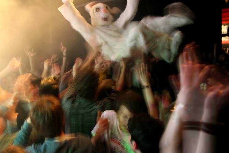 Bonaparte – R'n'R-Zirkus im St. Gallener Kugl. – Jump, Jump, Jump ...