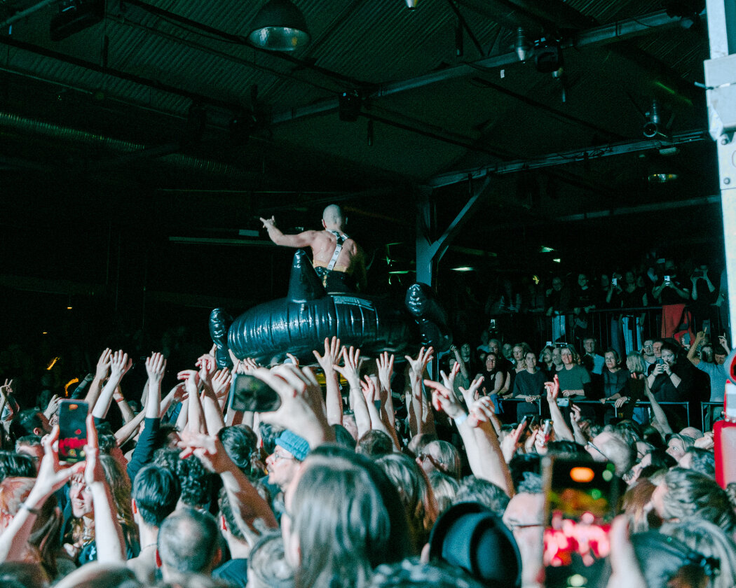 Gleich vier Gigs in der Hauptstadt zum Tourabschluss:  zwei The Quiet Shows und zwei The Riot Shows. – Bonaparte.