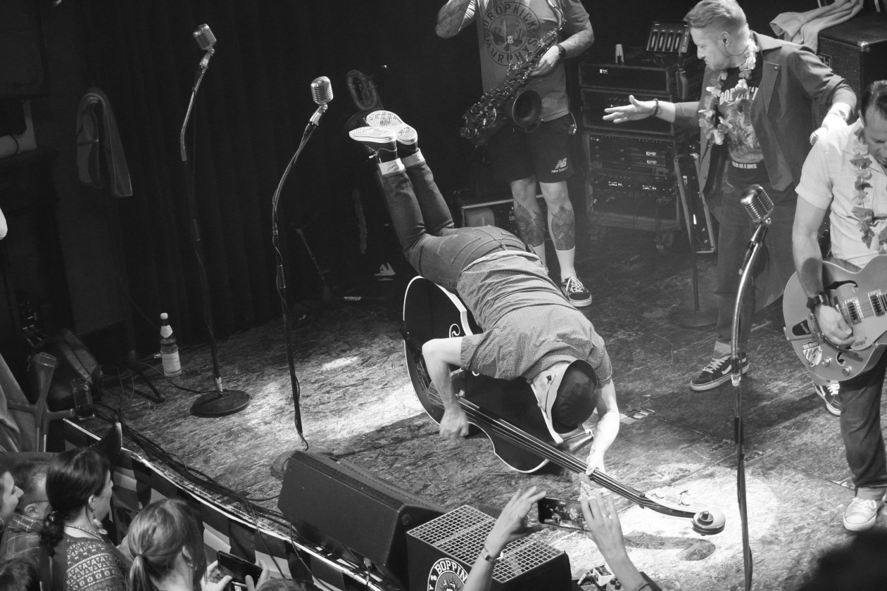 Viel Spielfreude und Energie: die R'n'R/Rockabilly-Institution aus Aschaffenburg. – Boppin' B.