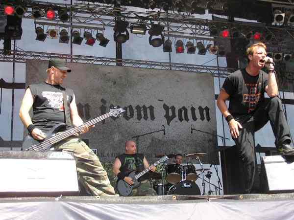 Born From Pain machen live mächtig einen auf dicke Hose. – 
