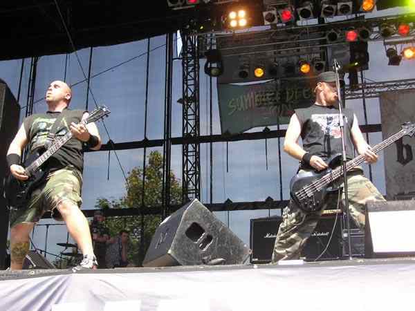 Born From Pain machen live mächtig einen auf dicke Hose. – 