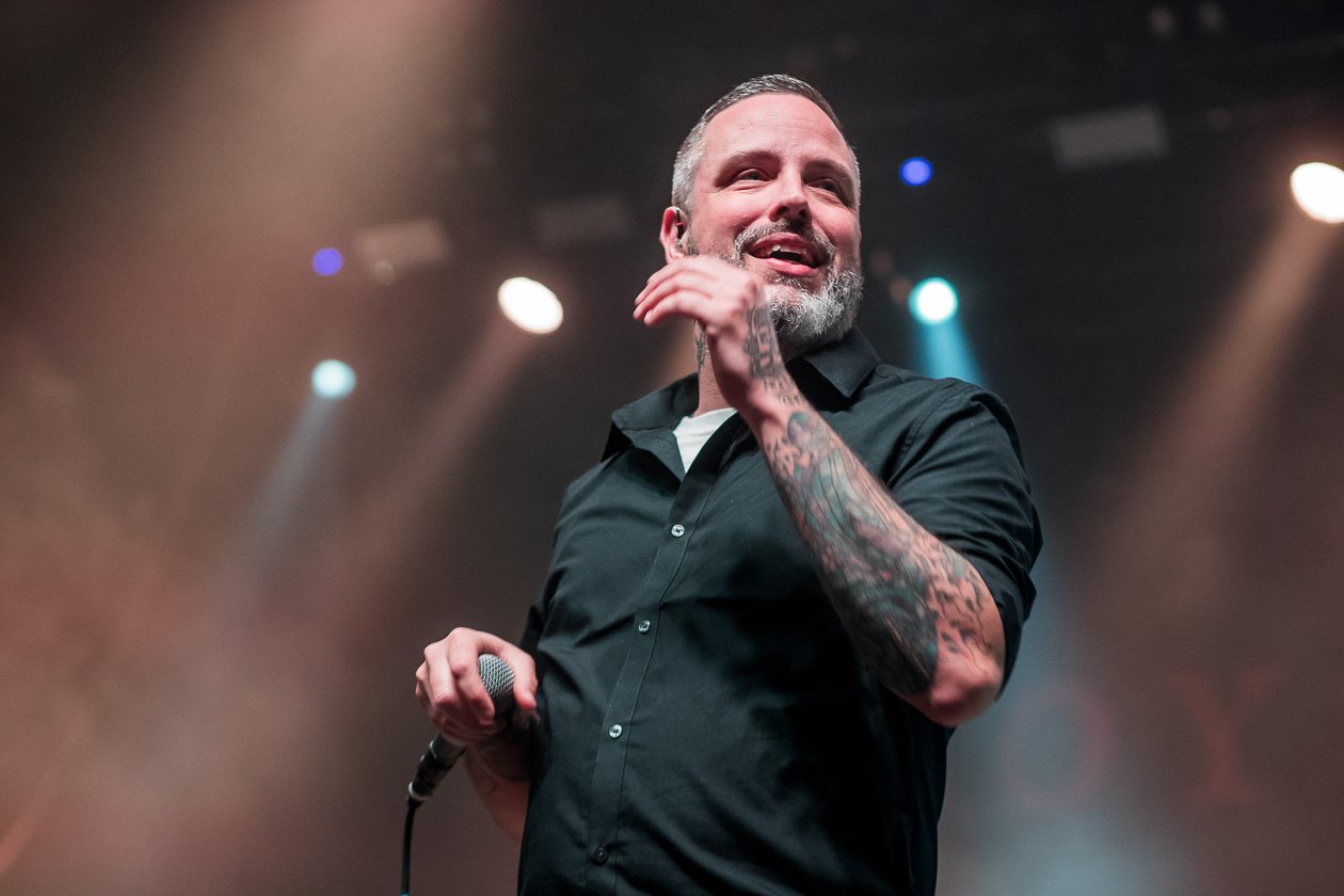 Ausverkauftes Haus beim Family First Festival. – Boysetsfire.