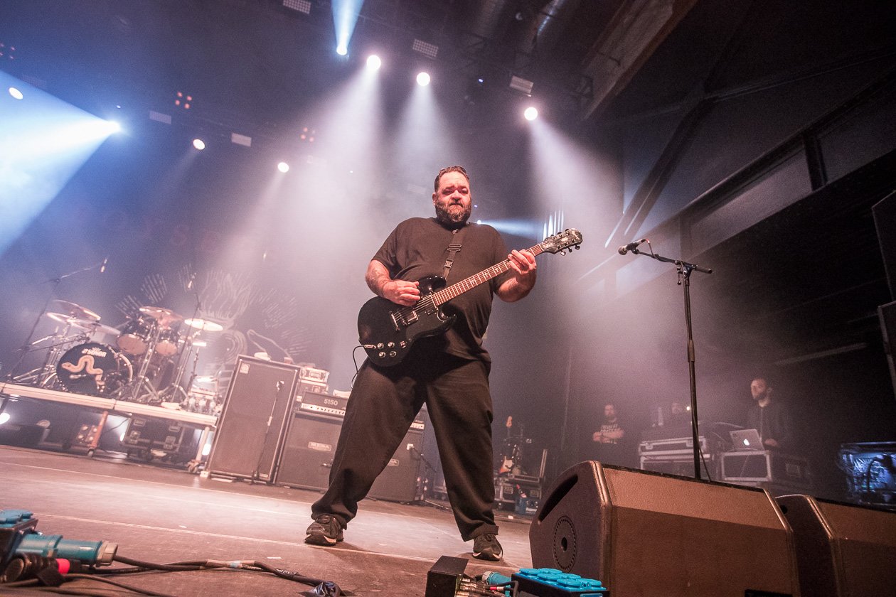 Ausverkauftes Haus beim Family First Festival. – Boysetsfire.