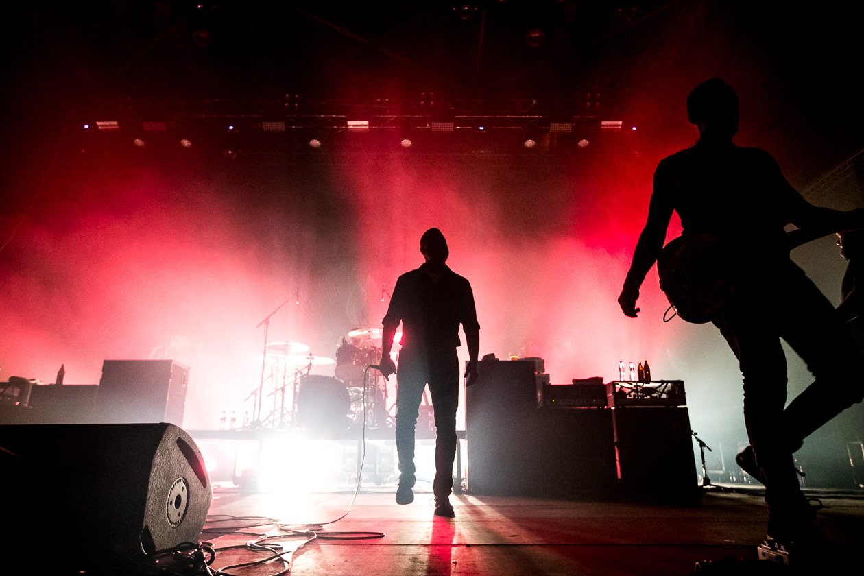 Ausverkauftes Haus beim Family First Festival. – Boysetsfire.