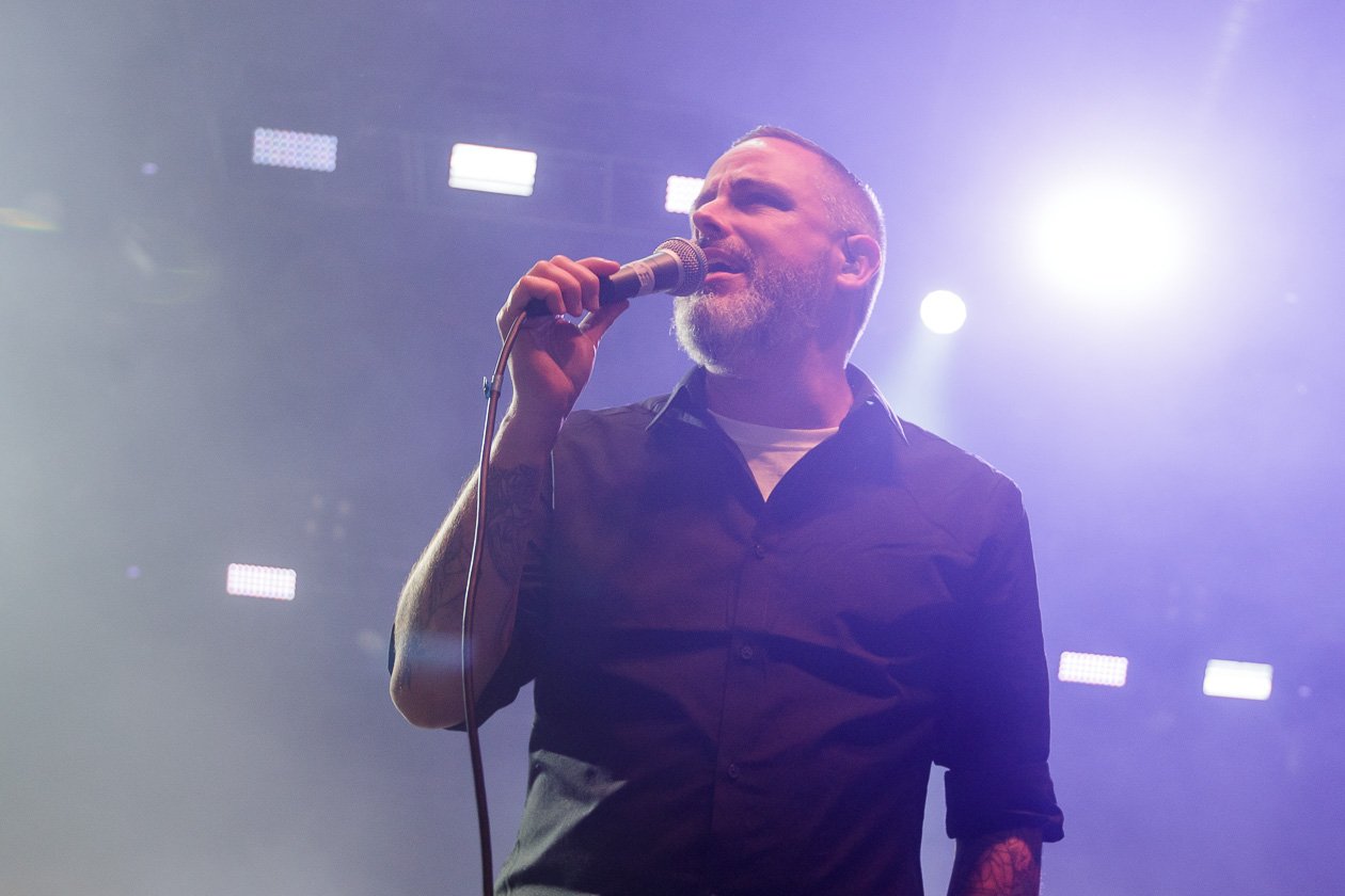 Ausverkauftes Haus beim Family First Festival. – Boysetsfire.