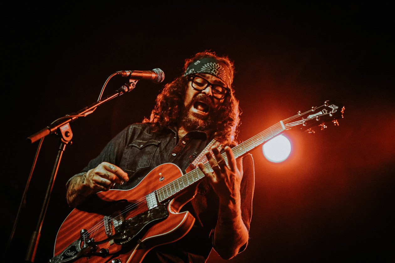 Auf "Tao Of The Devil"-Tour: mit Desert-Veteran Sean Wheeler im Gepäck. – Brant Bjork.