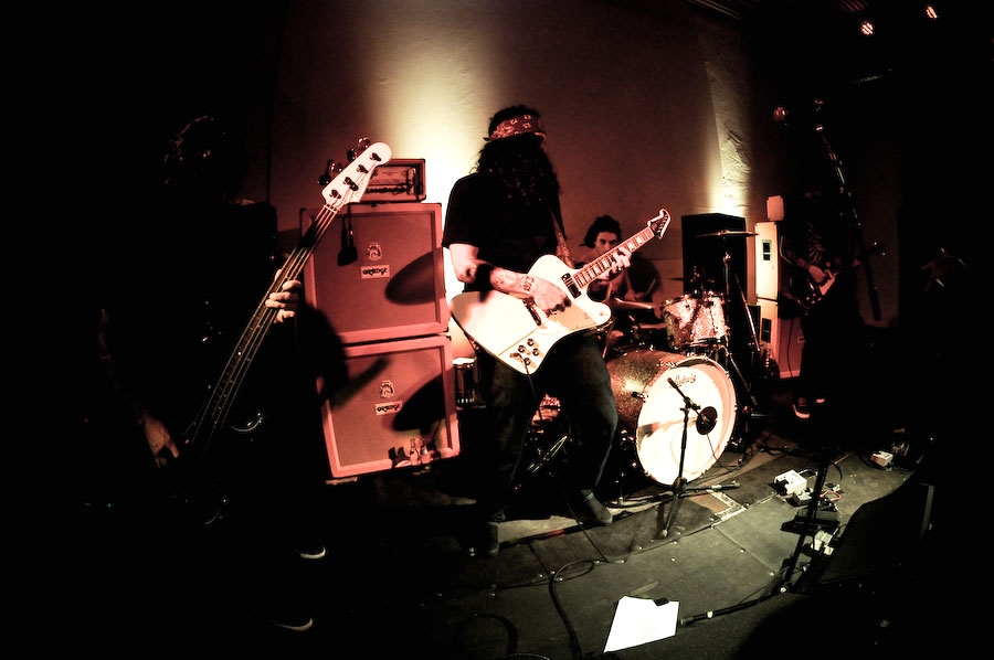 Relax und schüttel dein Haar to this! – Brant Bjork.