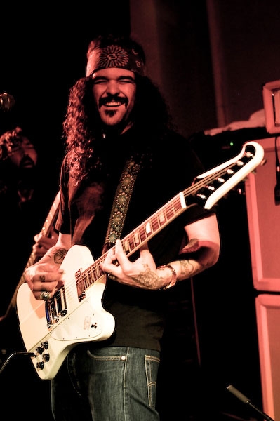 Relax und schüttel dein Haar to this! – Brant Bjork.