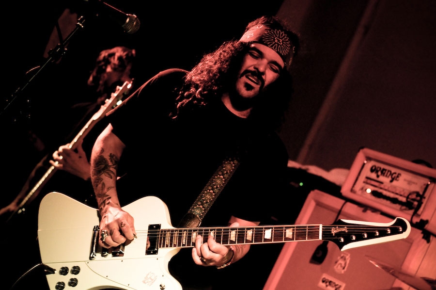 Relax und schüttel dein Haar to this! – Brant Bjork.