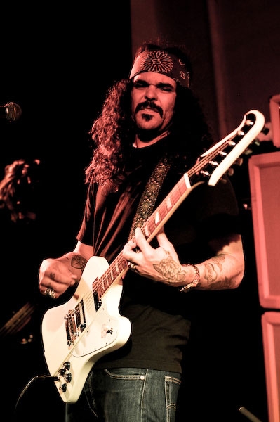 Relax und schüttel dein Haar to this! – Brant Bjork.