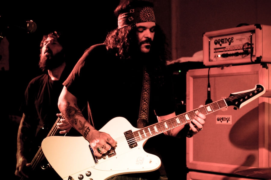 Relax und schüttel dein Haar to this! – Brant Bjork.