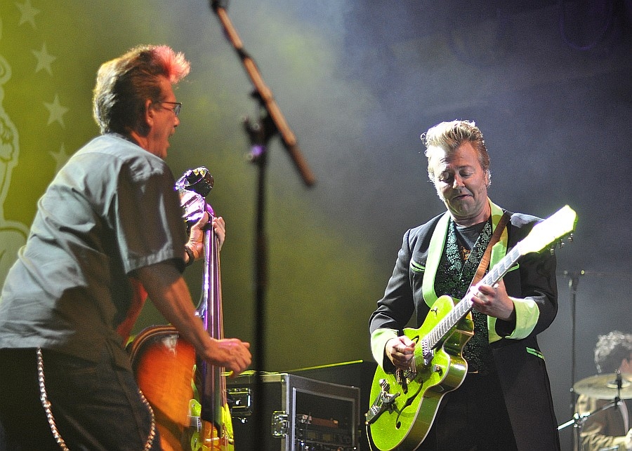 Brian Setzer rockt die Schweiz. – Brian Setzer in Trio-Besetzung