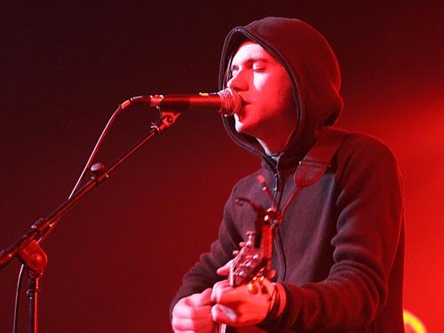 Bright Eyes – Vor ausverkauftem Haus legte Conor Oberst seine folkige Seite frei. – 