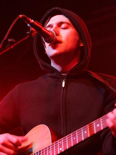Bright Eyes – Vor ausverkauftem Haus legte Conor Oberst seine folkige Seite frei. – 