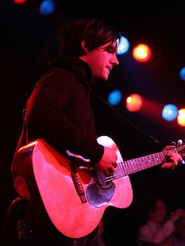 Bright Eyes – Vor ausverkauftem Haus legte Conor Oberst seine folkige Seite frei. – 