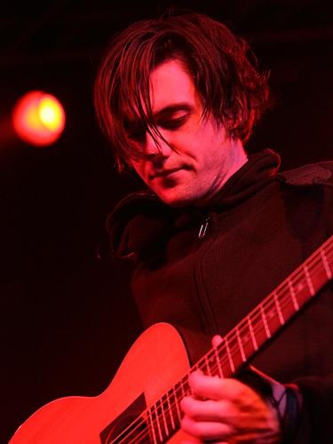 Bright Eyes – Vor ausverkauftem Haus legte Conor Oberst seine folkige Seite frei. – 