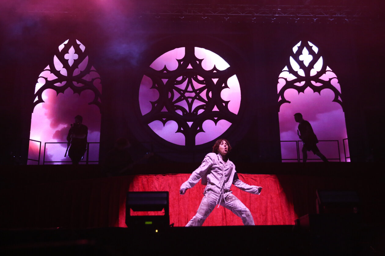 Fan-Gottesdienst am Sonntag: Oli Sykes und Band. – Bring Me The Horizon.