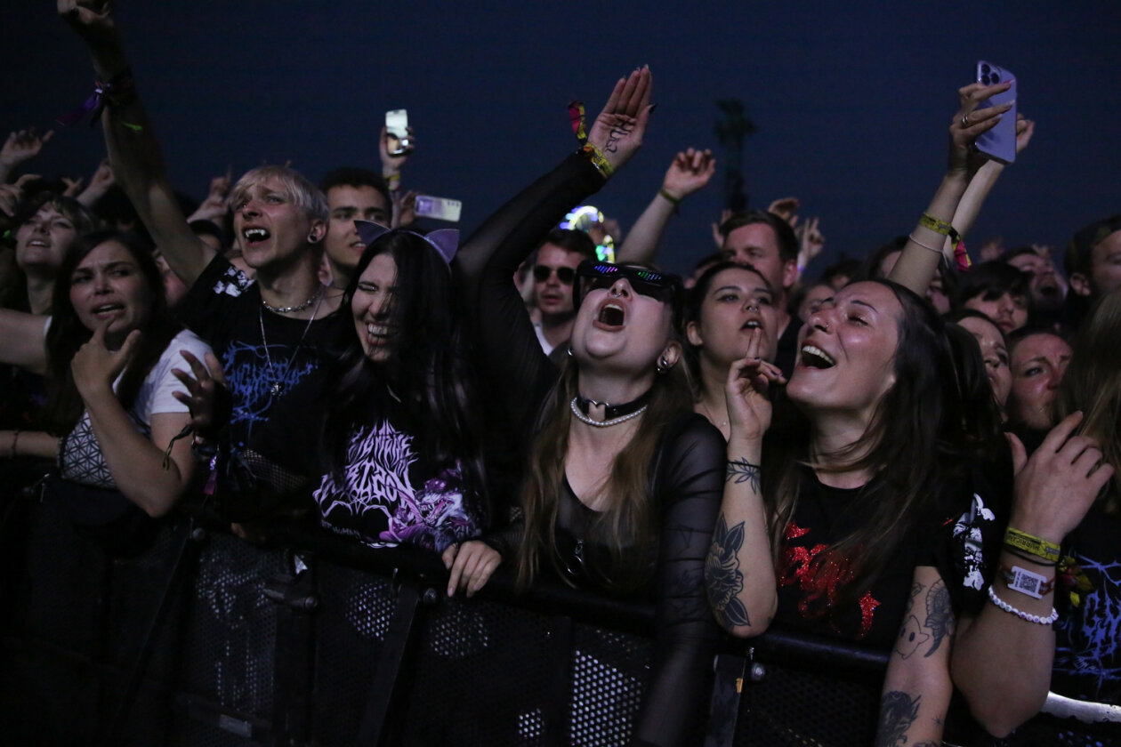 Fan-Gottesdienst am Sonntag: Oli Sykes und Band. – Bring Me The Horizon.