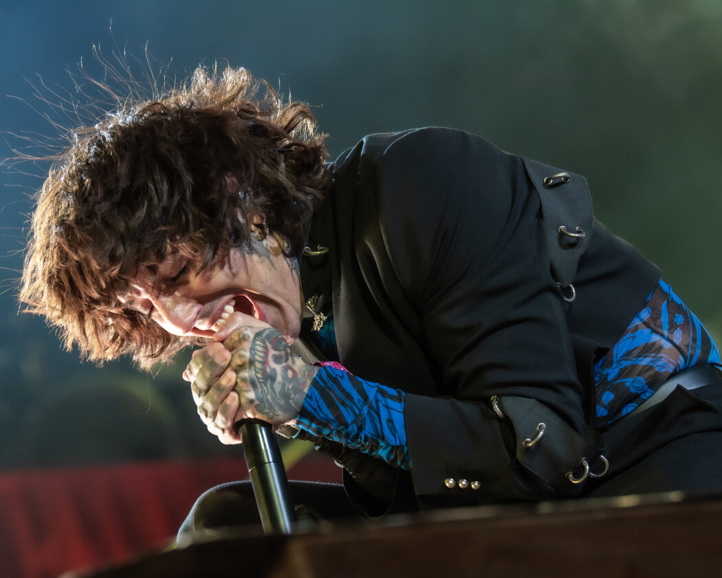 Die Briten um Oli Sykes boten eine bild- und lichtgewaltige Show auf einer mehrstöckigen Bühne. – Bring Me The Horizon.