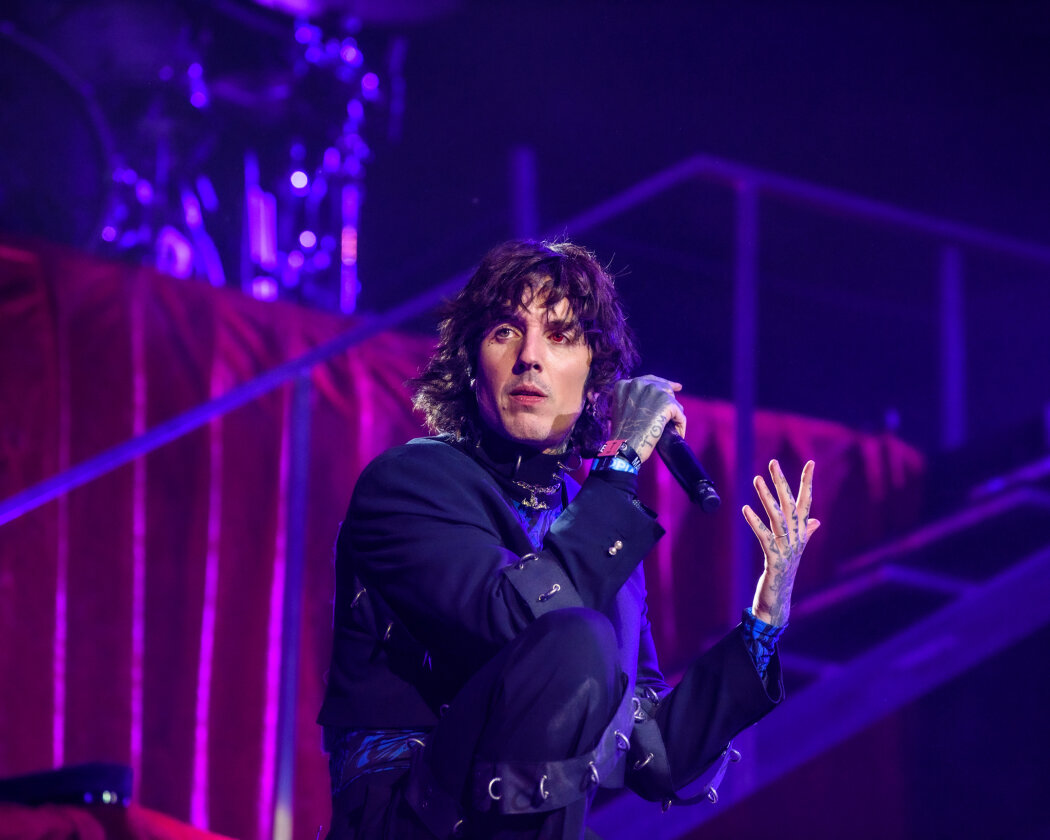 Die Briten um Oli Sykes boten eine bild- und lichtgewaltige Show auf einer mehrstöckigen Bühne. – Bring Me The Horizon.