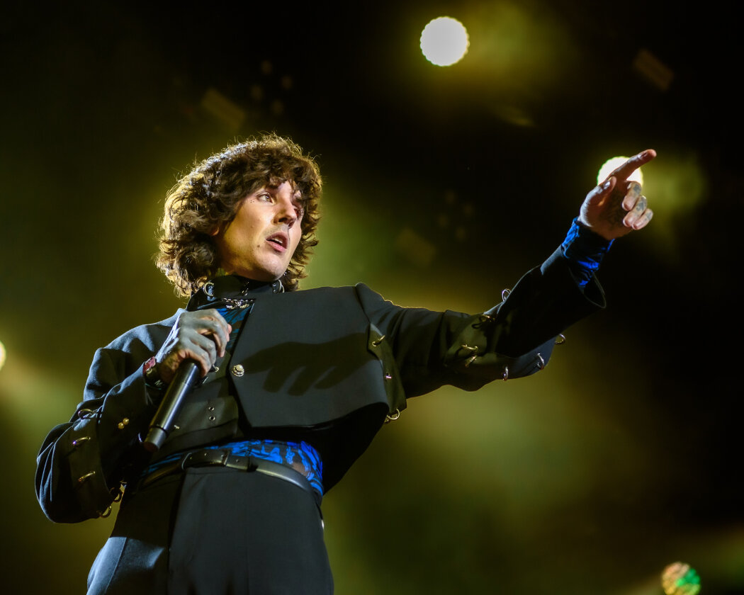 Die Briten um Oli Sykes boten eine bild- und lichtgewaltige Show auf einer mehrstöckigen Bühne. – Bring Me The Horizon.