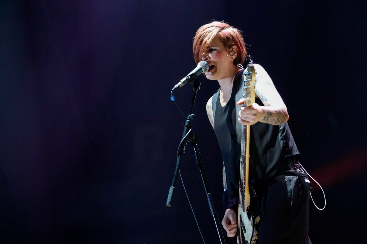 Broilers – In alter Frische: Mit "(Sic!)" auf Mammuttour. – Ines am Bass.