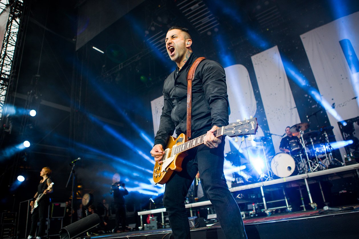 Die Broilers konnten ihren abgebrochenen Gig am Samstag weiterspielen - und wurden entsprechend gefeiert. – Broilers.