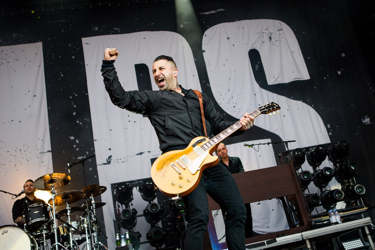 Die Broilers konnten ihren abgebrochenen Gig am Samstag weiterspielen - und wurden entsprechend gefeiert. – Sammy.