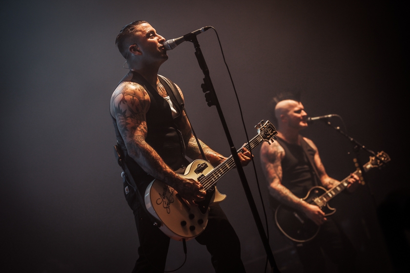 Broilers – Die Düsseldorfer bleiben live eine Bank. – Sammy und Ron.