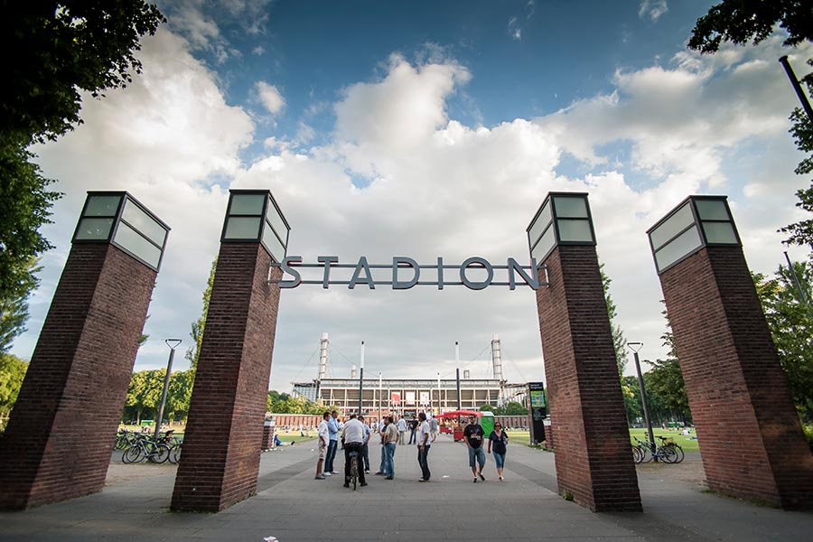 Bruce Springsteen – Nur drei Konzerte gibt der Boss in Deutschland - wir haben Bilder aus Köln! – Das Stadion in Köln-Müngersdorf ist die zweite Station in Deutschland