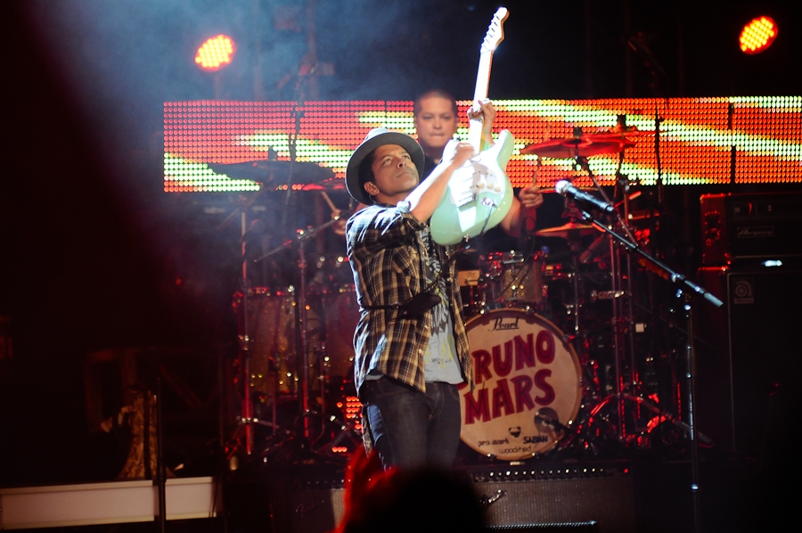 Bruno Mars – Beim R'n'B-Liebling schmolzen die Herzen der Damen dahin. – R'n'R?