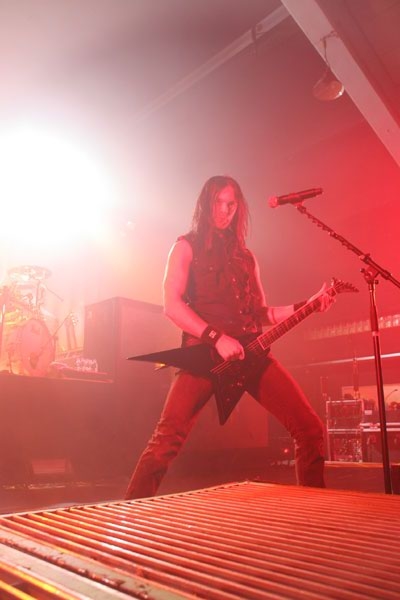 Bullet For My Valentine – Müssen zwar früh ins Bett, rocken davor aber ordentlich. – 