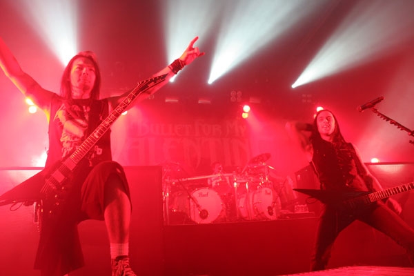 Bullet For My Valentine – Müssen zwar früh ins Bett, rocken davor aber ordentlich. – 