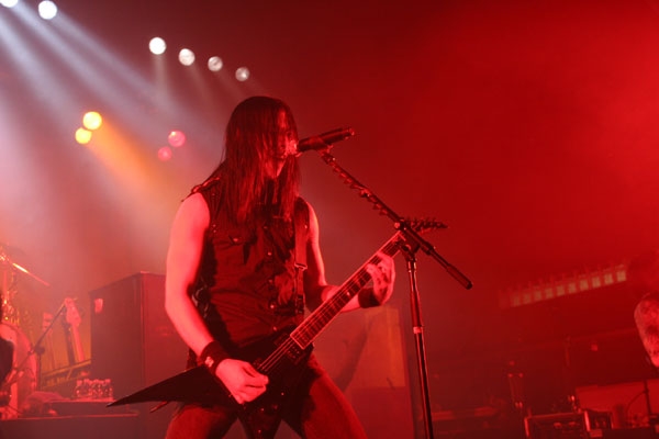 Bullet For My Valentine – Müssen zwar früh ins Bett, rocken davor aber ordentlich. – 