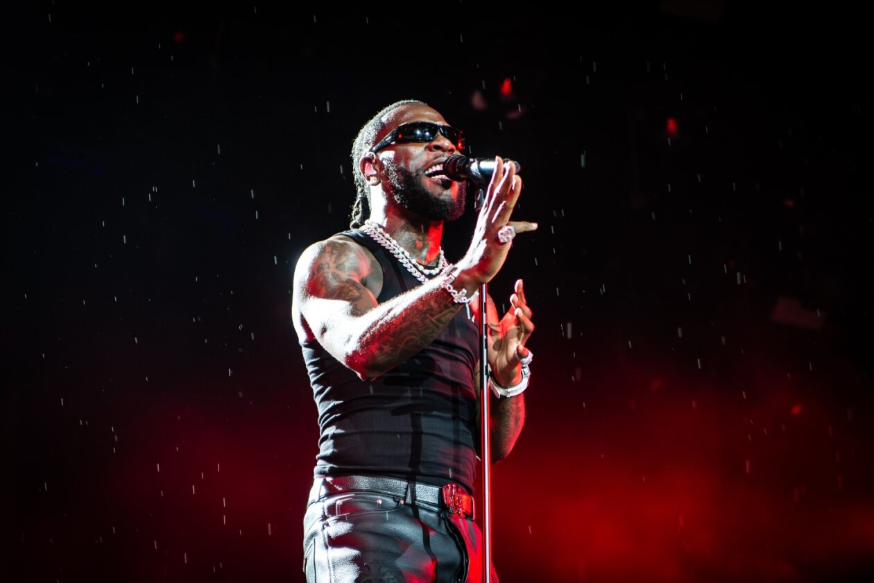 Der African Giant als Headliner auf der Orange Stage. – Burna Boy in Roskilde.