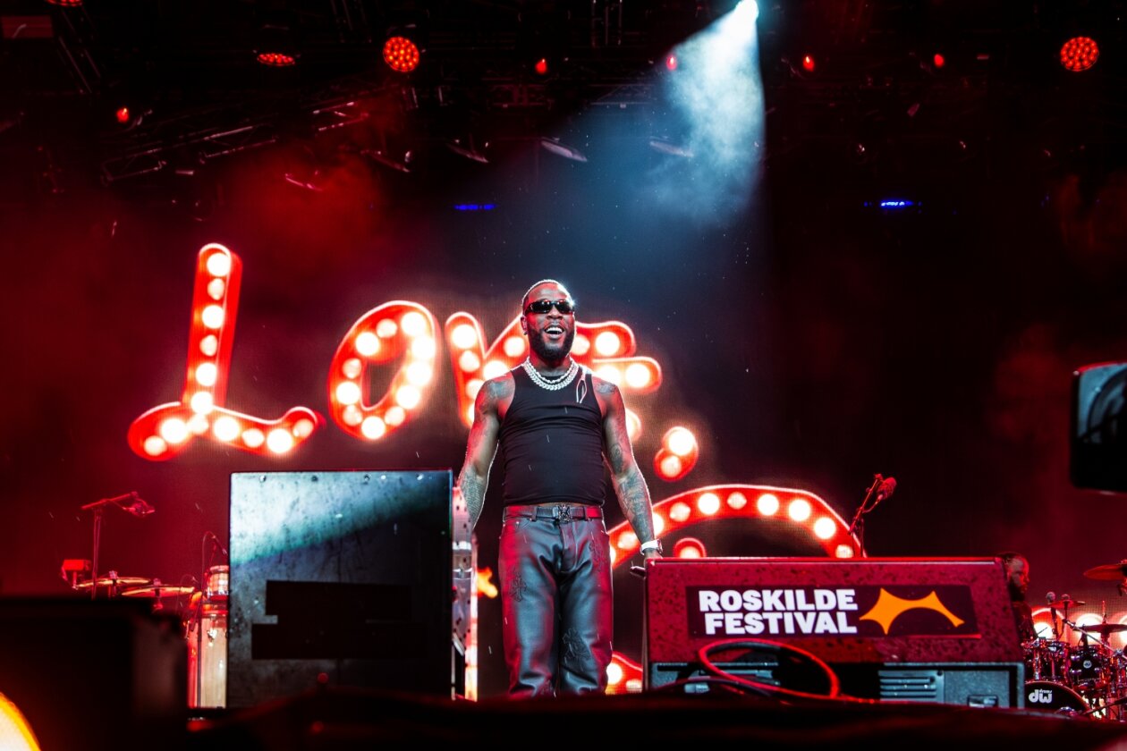 Burna Boy – Der African Giant als Headliner auf der Orange Stage. – Love.
