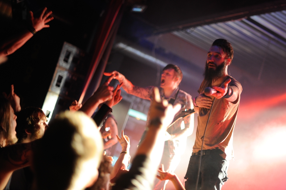 Mit Vollgas in Richtung Weihnachten. – Caliban on stage.