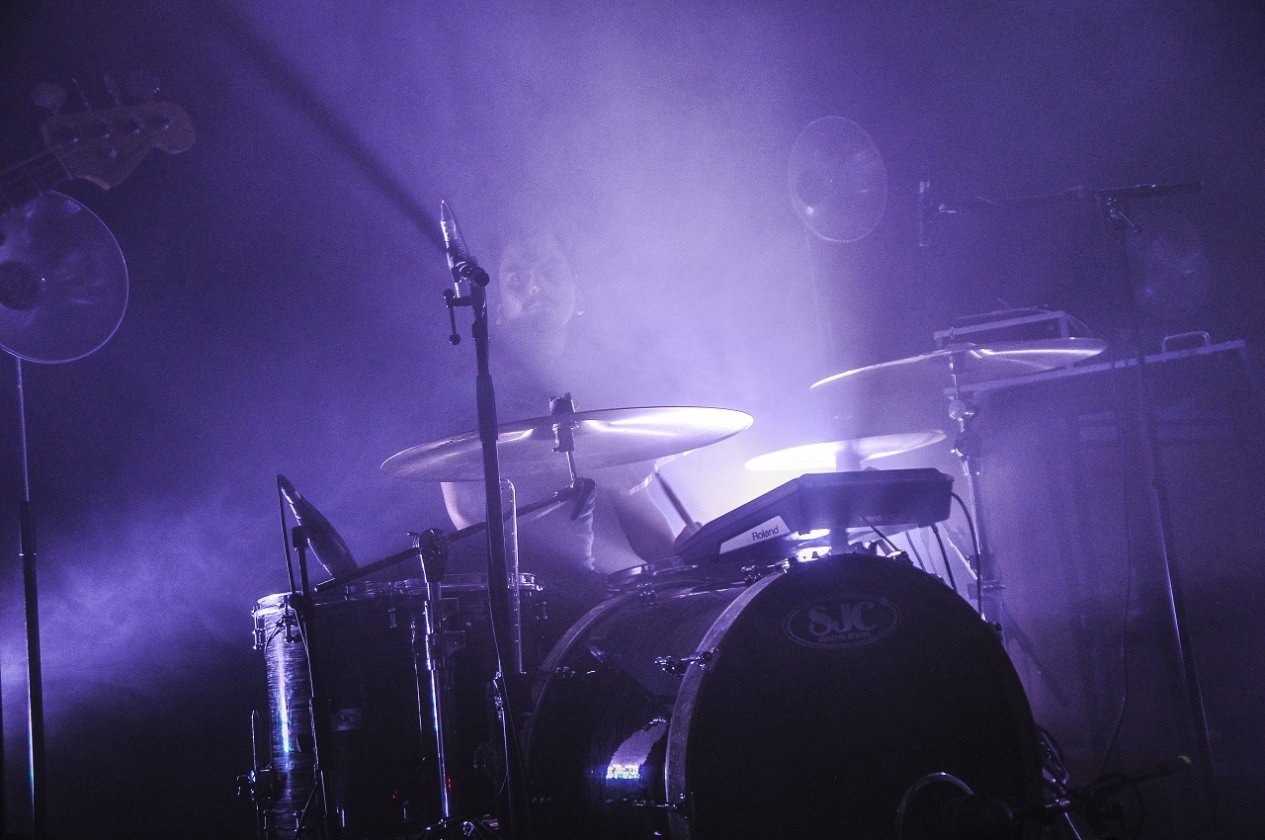 Caspian – Drummen.