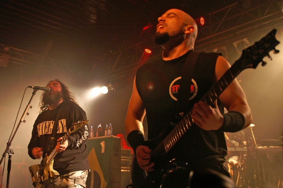 Stammgäste im Backstage: der Cavalera-Clan. – Cavalera Conspiracy.