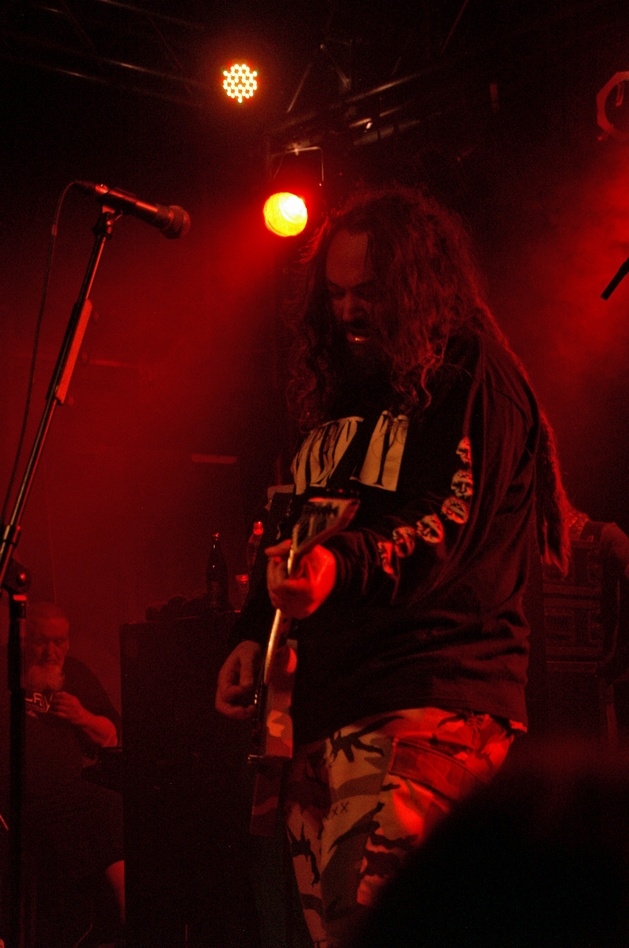 Stammgäste im Backstage: der Cavalera-Clan. – Cavalera Conspiracy.