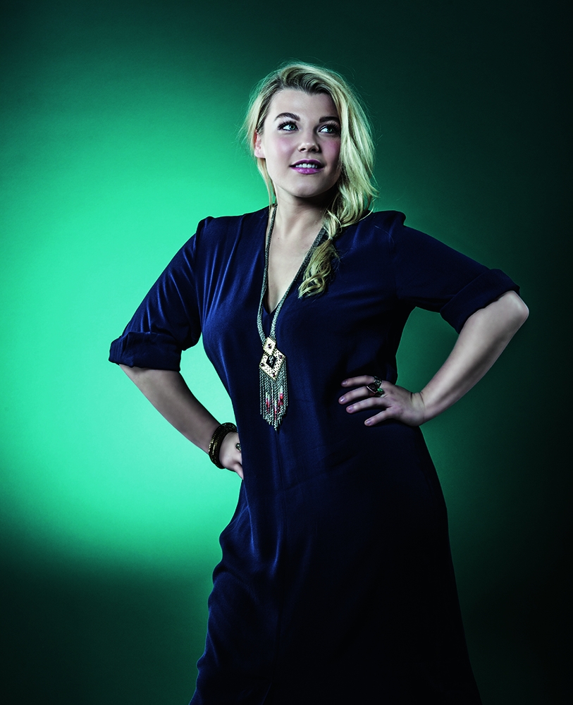 Charley Ann Schmutzler – Die Gewinnerin von The Voice Of Germany 2014. – Kurz darauf erscheint ihre erste Single "Blue Heart"