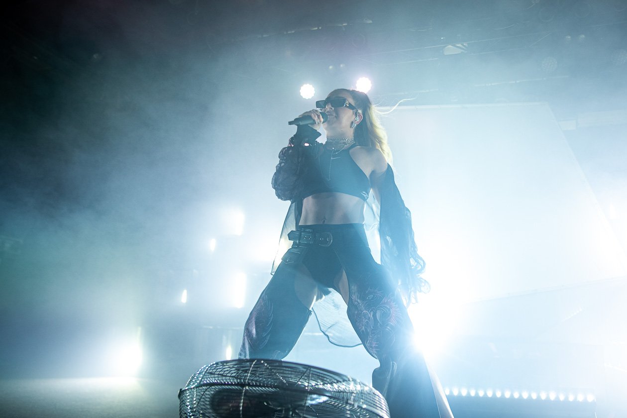 Auf dem Sprung nach ganz oben - die Britin 2019 live in der Hauptstadt. – Charli XCX.