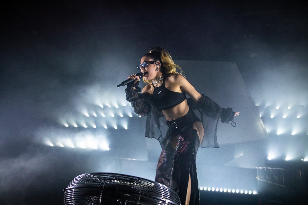 Auf dem Sprung nach ganz oben - die Britin 2019 live in der Hauptstadt. – Charli XCX.