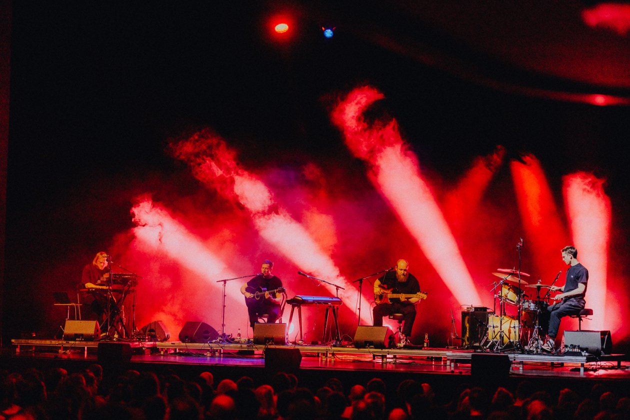 Mit dem aktuellen Album "In Light" im Frühjahr auf Deutschlandtour - und die nächsten Termine für Herbst stehen bereits fest. – Charlie Cunningham und Band.